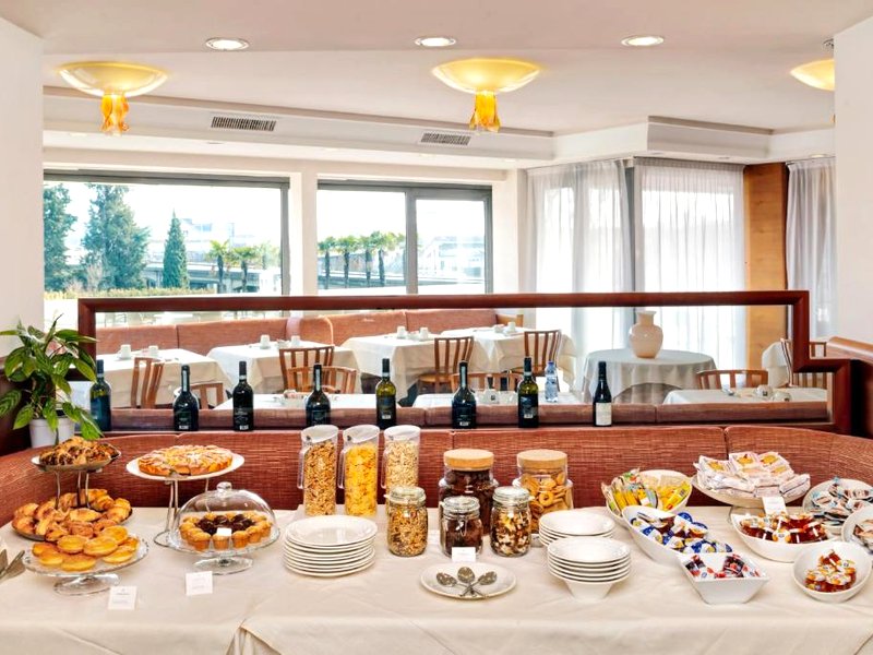 ホテル カールトン (Hotel Carlton)の写真