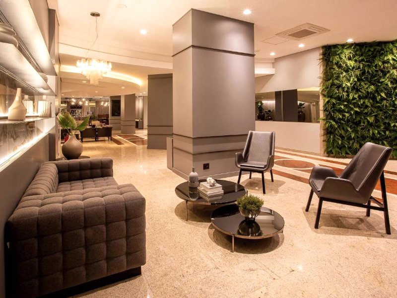 Hotel Metropole Maringaの写真