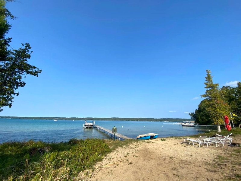 Torch Lake Blue 4BDR Beachfront House ➠ 2364の写真