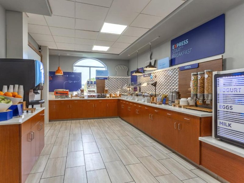 Holiday Inn Express Rockford-Loves Park By IHGの写真