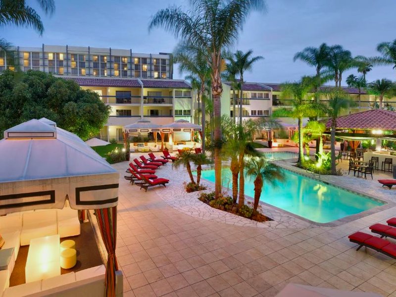 アトリウム ホテル アット オレンジ カウンティ エアポート (Atrium Hotel At Orange County Airport)の写真