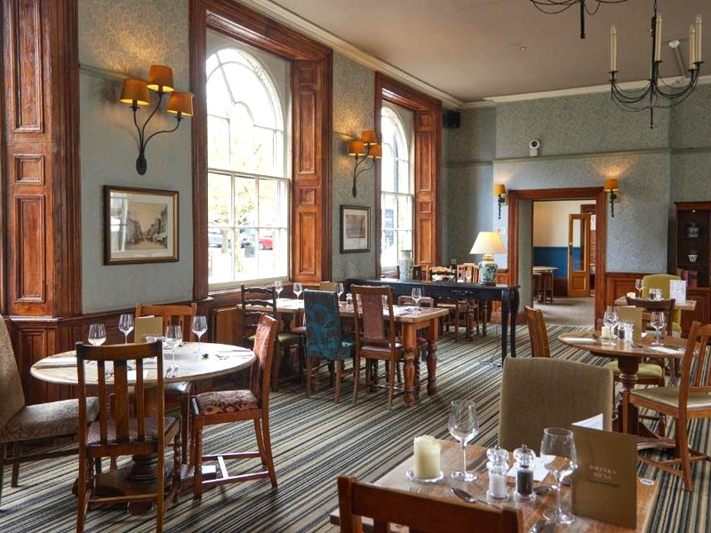 White Hart Hotel by Greene King Innsの写真