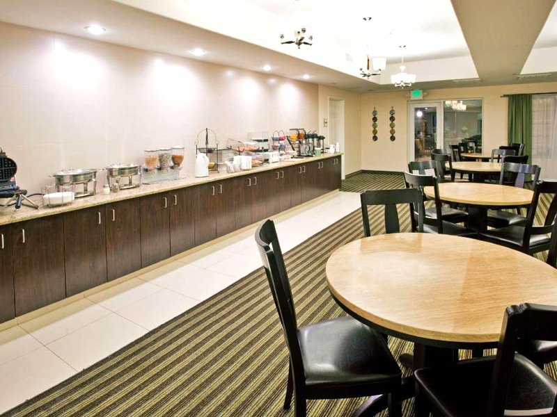ラ キンタ イン&スイーツ バイ ウィンダム ファウラー (La Quinta Inn & Suites by Wyndham Fowler)の写真