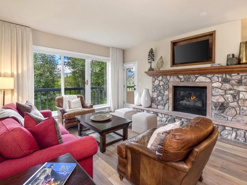 Luxe 2BR Beaver Creek Retreat - Balcony Views & Hiking Accessの写真