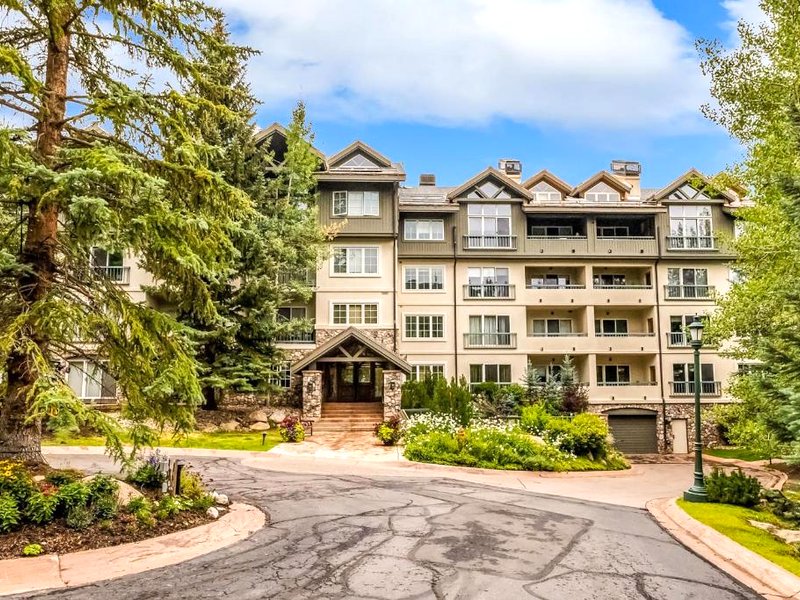Luxe 2BR Beaver Creek Retreat - Balcony Views & Hiking Accessの写真