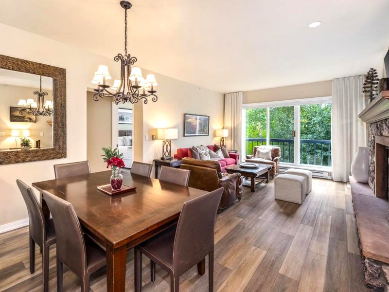 Luxe 2BR Beaver Creek Retreat - Balcony Views & Hiking Accessの写真