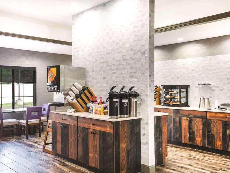 La Quinta Inn & Suites by Wyndham Chambersburgの写真
