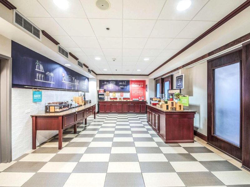 ハンプトン イン グリーンフィールド (Hampton Inn Greenfield)の写真