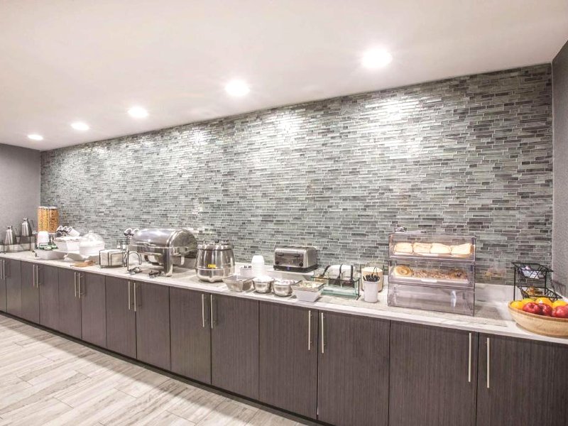 ラ キンタ イン&スイーツ バイ ウィンダム キングズビル (La Quinta Inn & Suites by Wyndham Kingsville)の写真