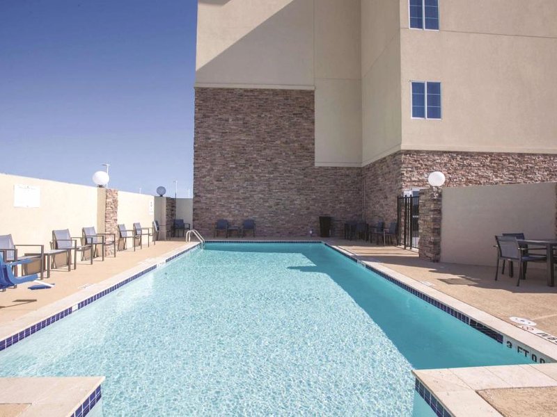 ラ キンタ イン&スイーツ バイ ウィンダム キングズビル (La Quinta Inn & Suites by Wyndham Kingsville)の写真