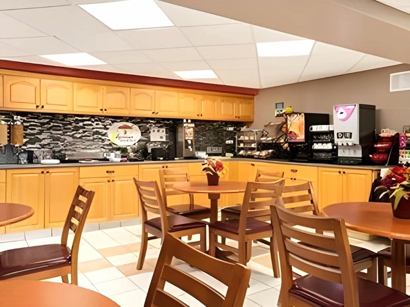 スーパー 8 バイ ウィンダム ホワイトコート (Super 8 By Wyndham Whitecourt)の写真