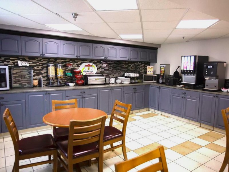 スーパー 8 バイ ウィンダム ホワイトコート (Super 8 By Wyndham Whitecourt)の写真