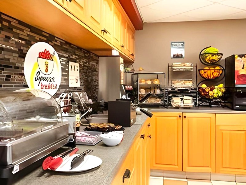 スーパー 8 バイ ウィンダム ホワイトコート (Super 8 By Wyndham Whitecourt)の写真