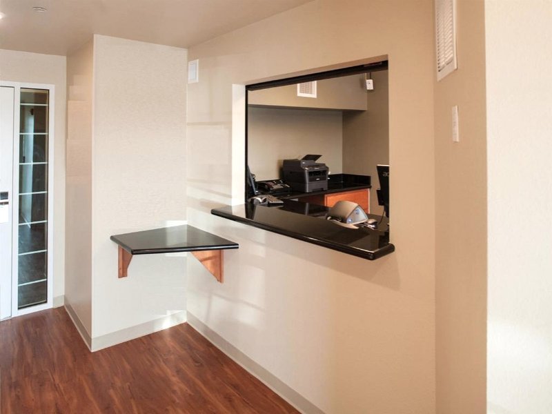 WoodSpring Suites Louisville Clarksvilleの写真