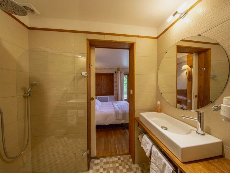 Les Caduels : Chambre familiale - FR-1-590-265 (Chambre familiale au cœur de la nature avec jardin et piscine privee, ideale pour explorer le Loiret)の写真