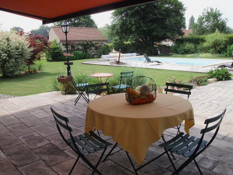 Les Caduels : Chambre familiale - FR-1-590-265 (Chambre familiale au cœur de la nature avec jardin et piscine privee, ideale pour explorer le Loiret)の写真