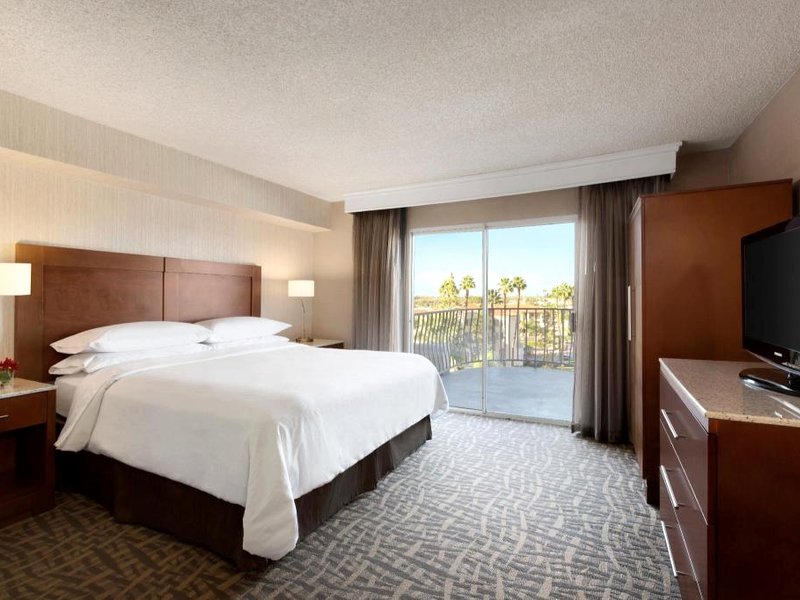 エンバシー スイーツ バイ ヒルトン サンタアナ オレンジカウンティ エアポート (Embassy Suites by Hilton Santa Ana Orange County Airport)の写真