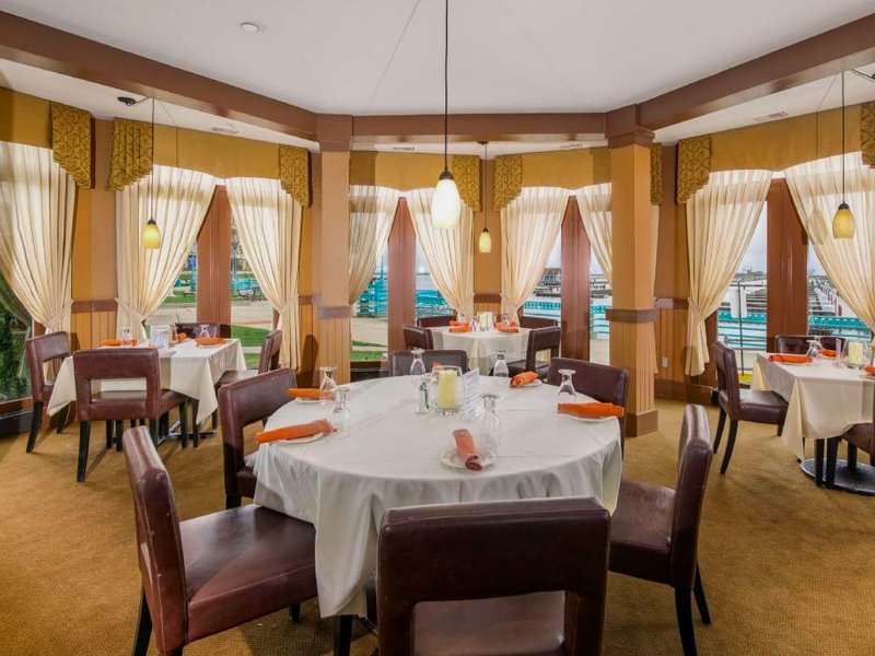 ダブルツリー バイ ヒルトン ホテル ラシーン ハーバーウォーク (DoubleTree by Hilton Hotel Racine Harbourwalk)の写真