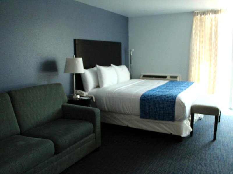 トラベロッジ バイ ウィンダム ウォーターズ エッジ ホテル レーシン (Travelodge by Wyndham Water’s Edge Hotel  Racine)の写真