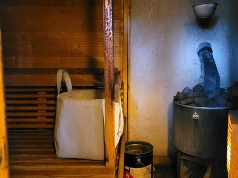 Rauhallinen asunto maalla, navetan päädyssä. (Rauhallinen asunto maalla, navetan paadyssa.)の写真
