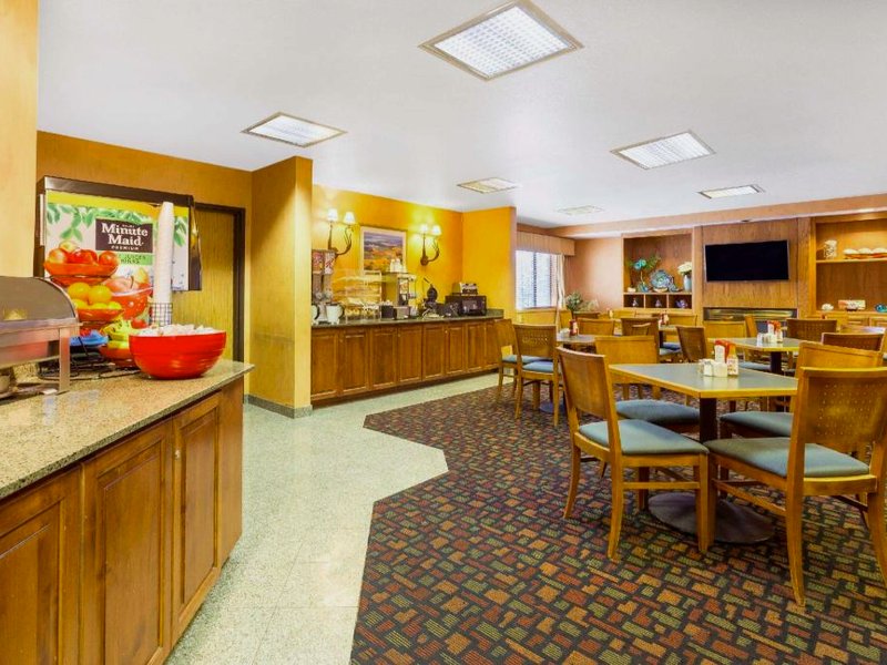 ラマダ バイ ウィンダム ケント シアトル エリア (Ramada by Wyndham Kent Seattle Area)の写真