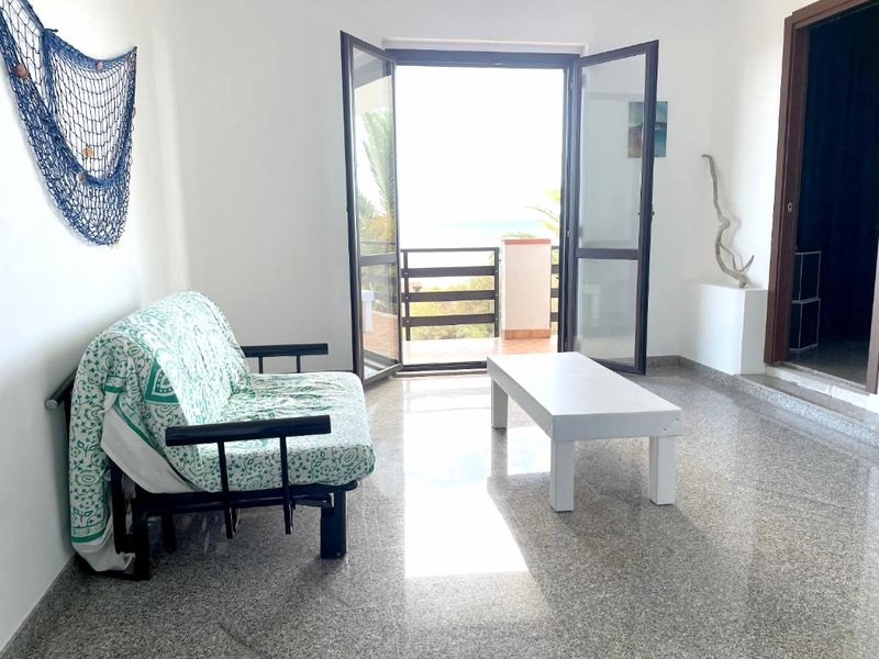 Spacious house with jacuzzi in Brancaleone Marinaの写真