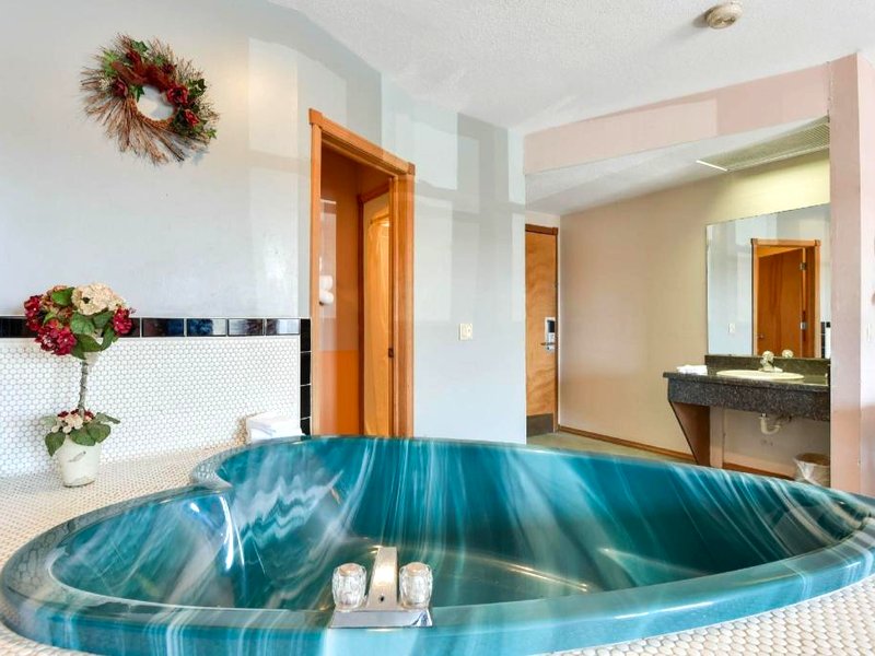 カサ ロマ イン & スイーツ バイ OYO ダベンポート IA (Casa Loma Inn & Suites by OYO Davenport IA near I-80)の写真