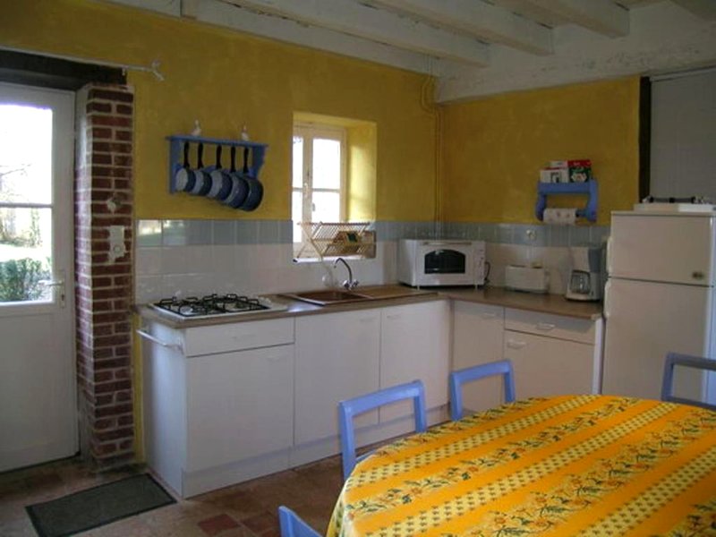 Charmant gite au chateau renove, parc prive, 2 chambres, proche Nevers et circuit Magny Court - FR-1の写真