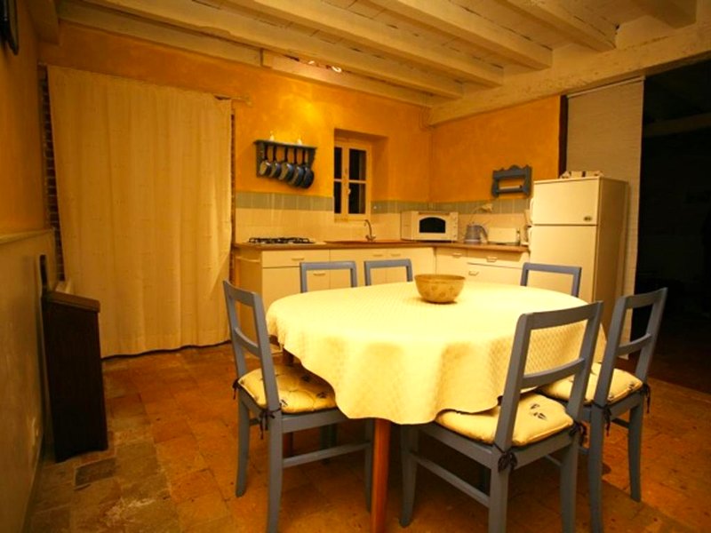 Charmant gite au chateau renove, parc prive, 2 chambres, proche Nevers et circuit Magny Court - FR-1の写真
