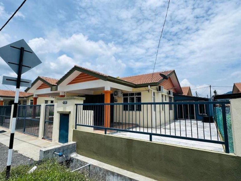 ［ダマイ ラウト］一軒家（m²）｜ 1ベッドルーム／2バスルーム (Teduh Segari Homestay - Kuntum Kemboja)の写真