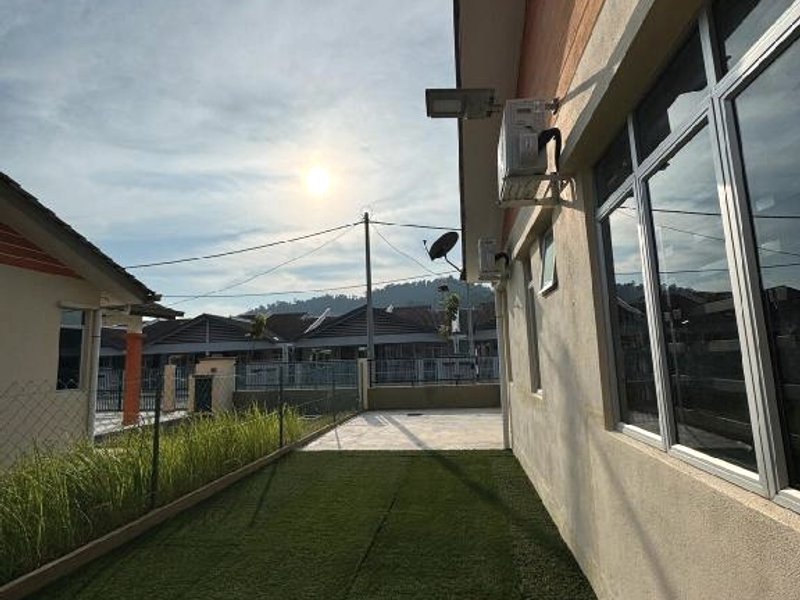 ［ダマイ ラウト］一軒家（m²）｜ 1ベッドルーム／2バスルーム (Teduh Segari Homestay - Kuntum Kemboja)の写真