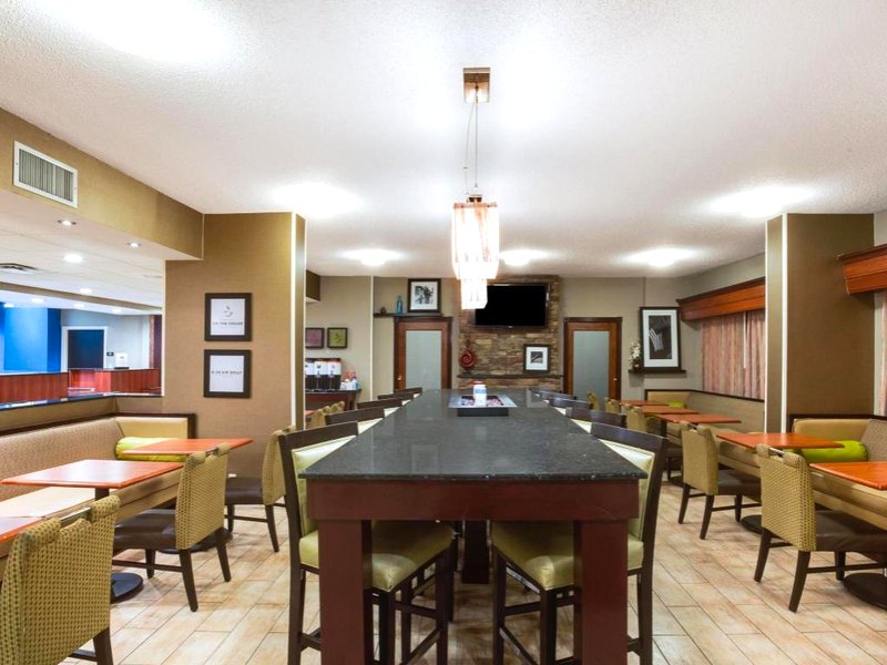 ハンプトン イン サマセット (Hampton Inn Somerset)の写真