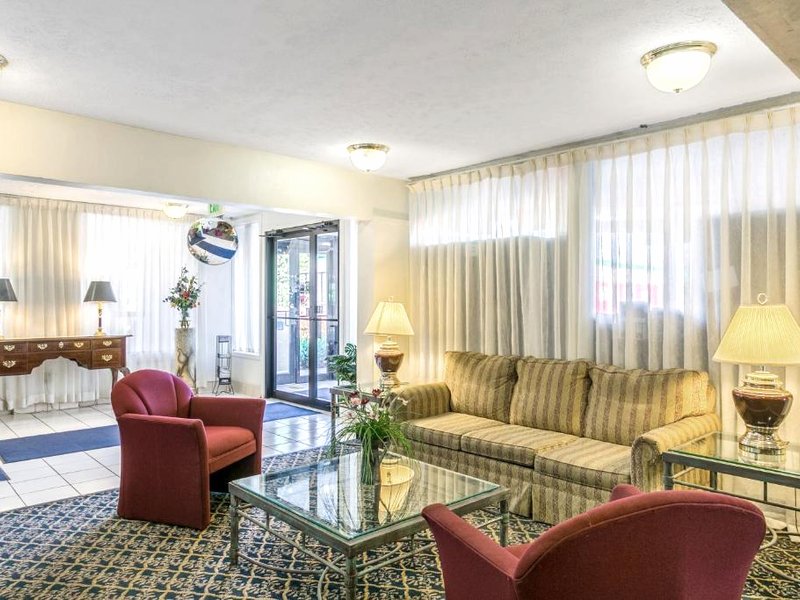 Americas Best Value Inn Edgewoodの写真