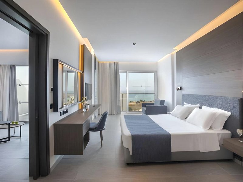 Cavo Maris Beach Hotelの写真