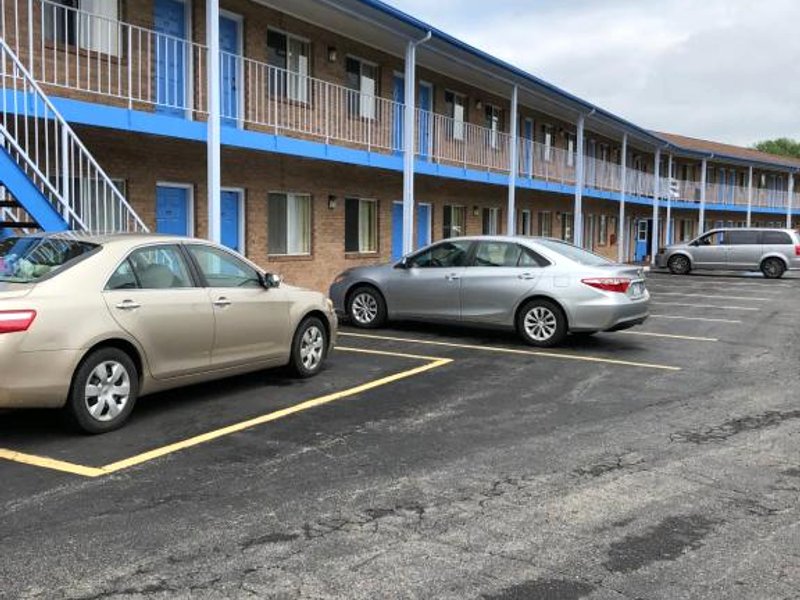 Americas Best Value Inn Jonesvilleの写真