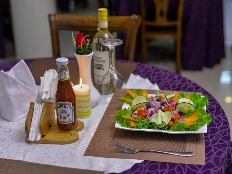 Maple Leaf Hotel Masakaの写真