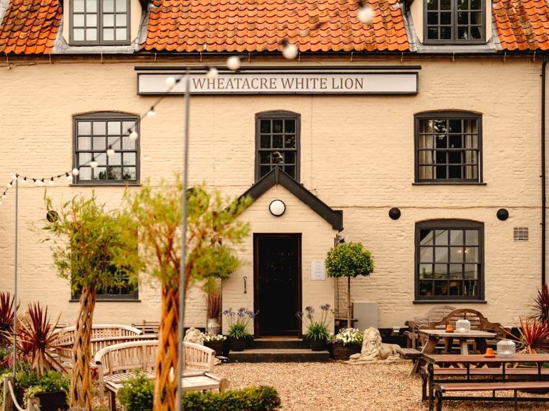 Wheatacre White Lionの写真