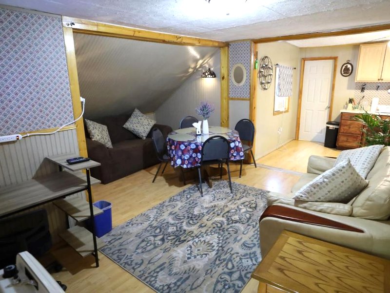 3-Bedroom apt. ideal location near new river gorgeの写真