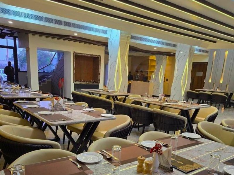 KNG GRAND HOTEL AND RESORT Fethapur Sikriの写真