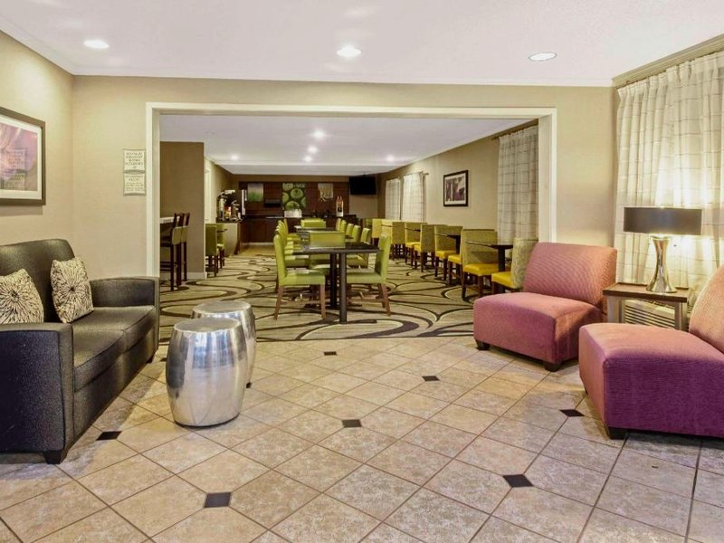 ラ キンタ イン&スイーツ バイ ウィンダム ハリスバーグ エアポート ハーシー (La Quinta Inn & Suites by Wyndham Harrisburg Airport Hershey)の写真