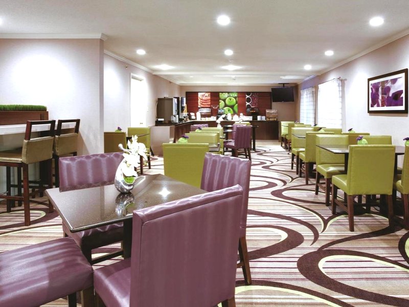 ラ キンタ イン&スイーツ バイ ウィンダム ハリスバーグ エアポート ハーシー (La Quinta Inn & Suites by Wyndham Harrisburg Airport Hershey)の写真