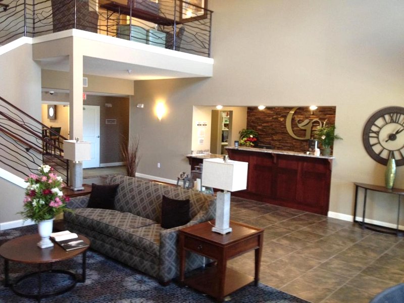 GrandStay Hotel & Suites - Glenwoodの写真