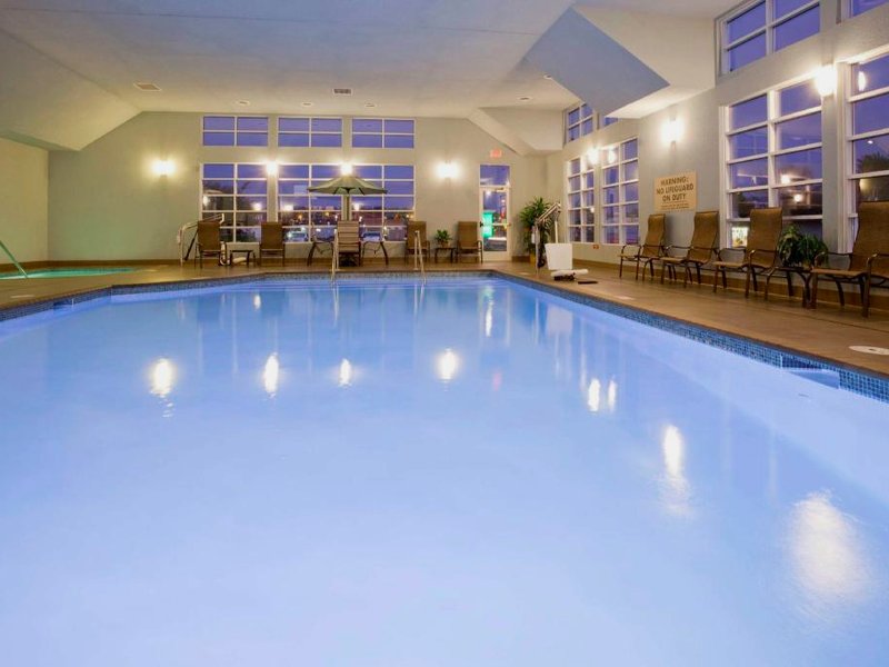 GrandStay Hotel & Suites - Glenwoodの写真