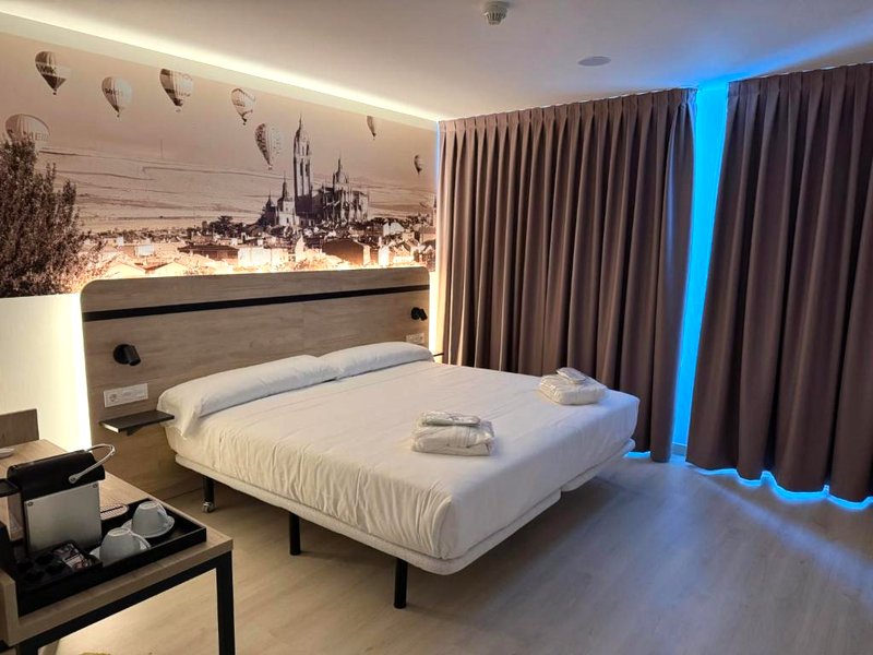 Hotel ELE Acueductoの写真
