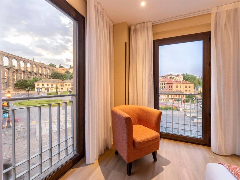 ユーロスターズ プラザ アクエドゥクト ホテル (Eurostars Plaza Acueducto Hotel)の写真
