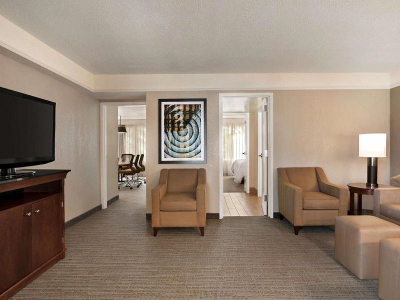 エンバシー スイーツ バイ ヒルトン ブランズウィック (Embassy Suites by Hilton Brunswick)の写真