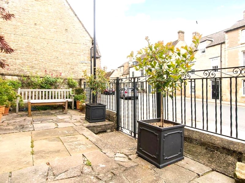 3 bedroom converted chapel in historic Oundleの写真