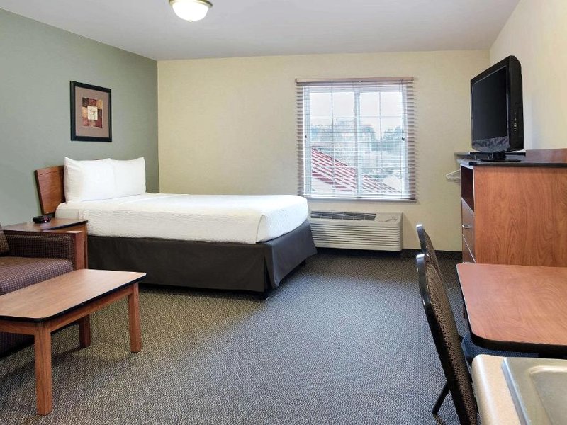 WoodSpring Suites Raleigh Northeast Wake Forestの写真