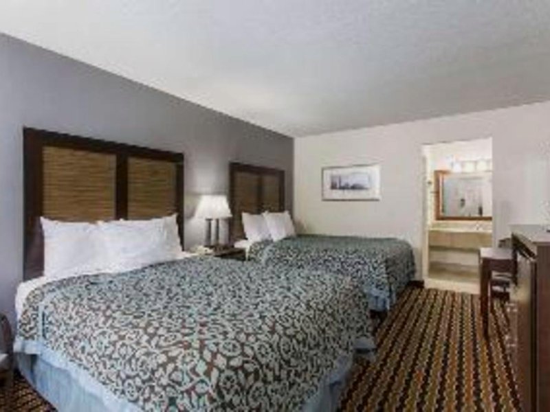 Travelers Inn & Suites Forest Cityの写真