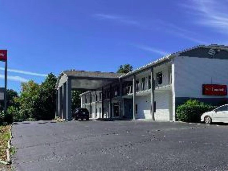 Travelers Inn & Suites Forest Cityの写真